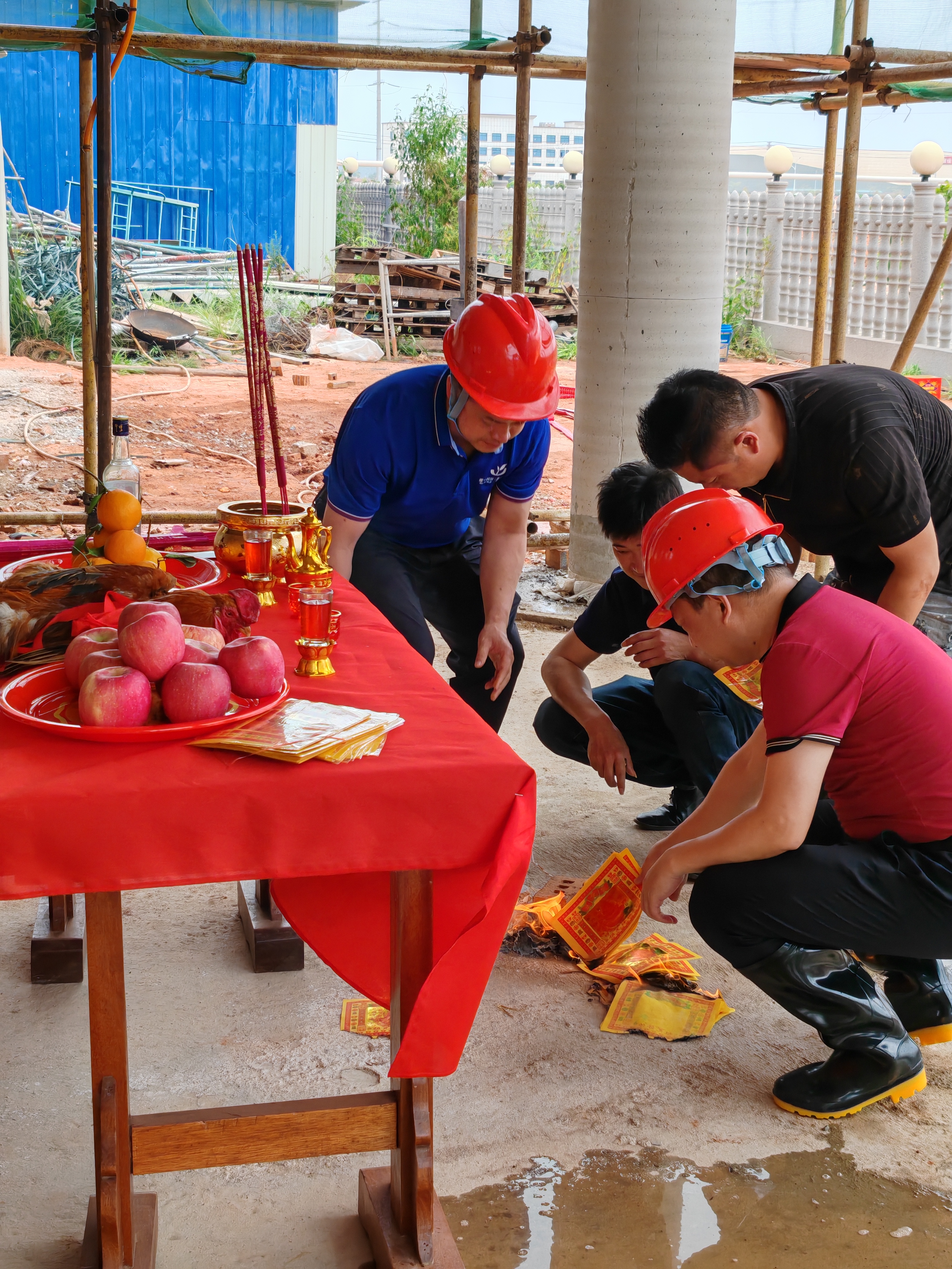 主體結(jié)構(gòu)順利封頂大吉