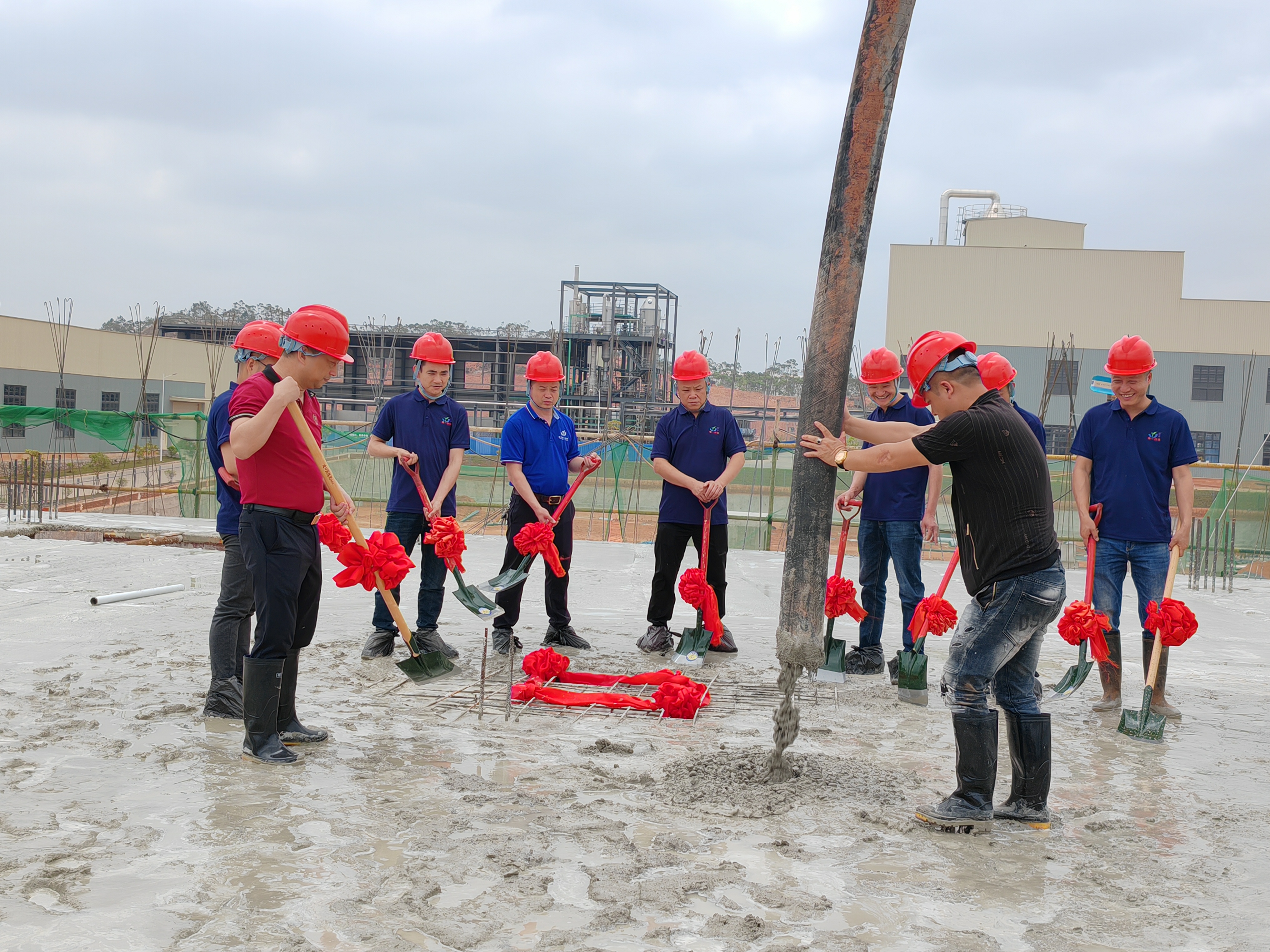 主體結(jié)構(gòu)順利封頂大吉